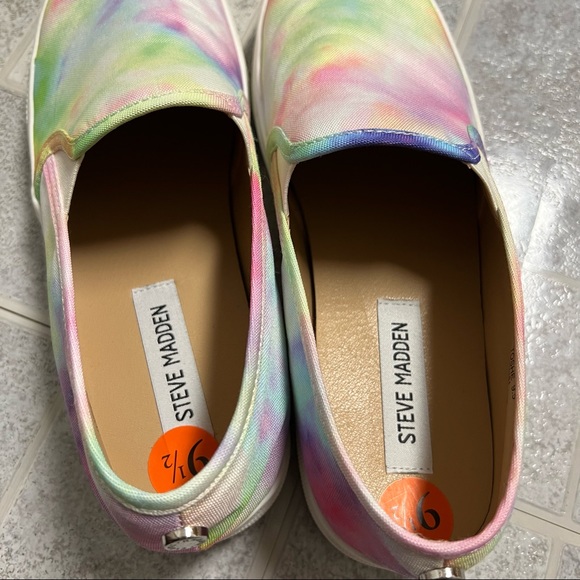 NWD Steve Madden Toshe Rainbow Tie Dye Slip On Sneakers - Picture 4 of 6